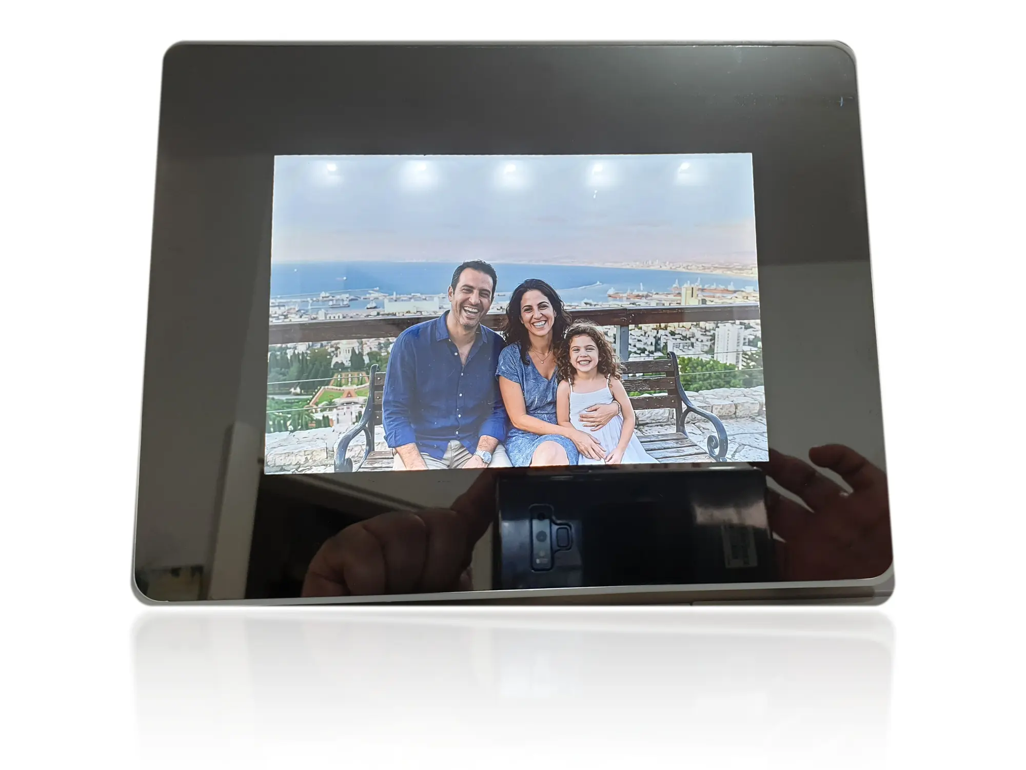 מראת קסם עם לדים 13x18 ס"מ - תמונה מודפסת במסגרת לעמידה על מדף